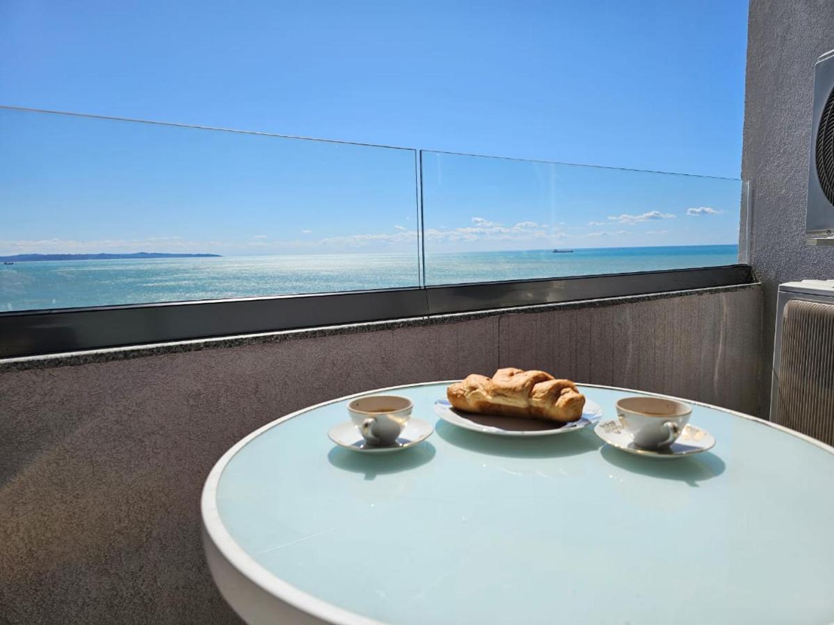 Sky & Sea View Luxury Apartments Durrës Esterno foto