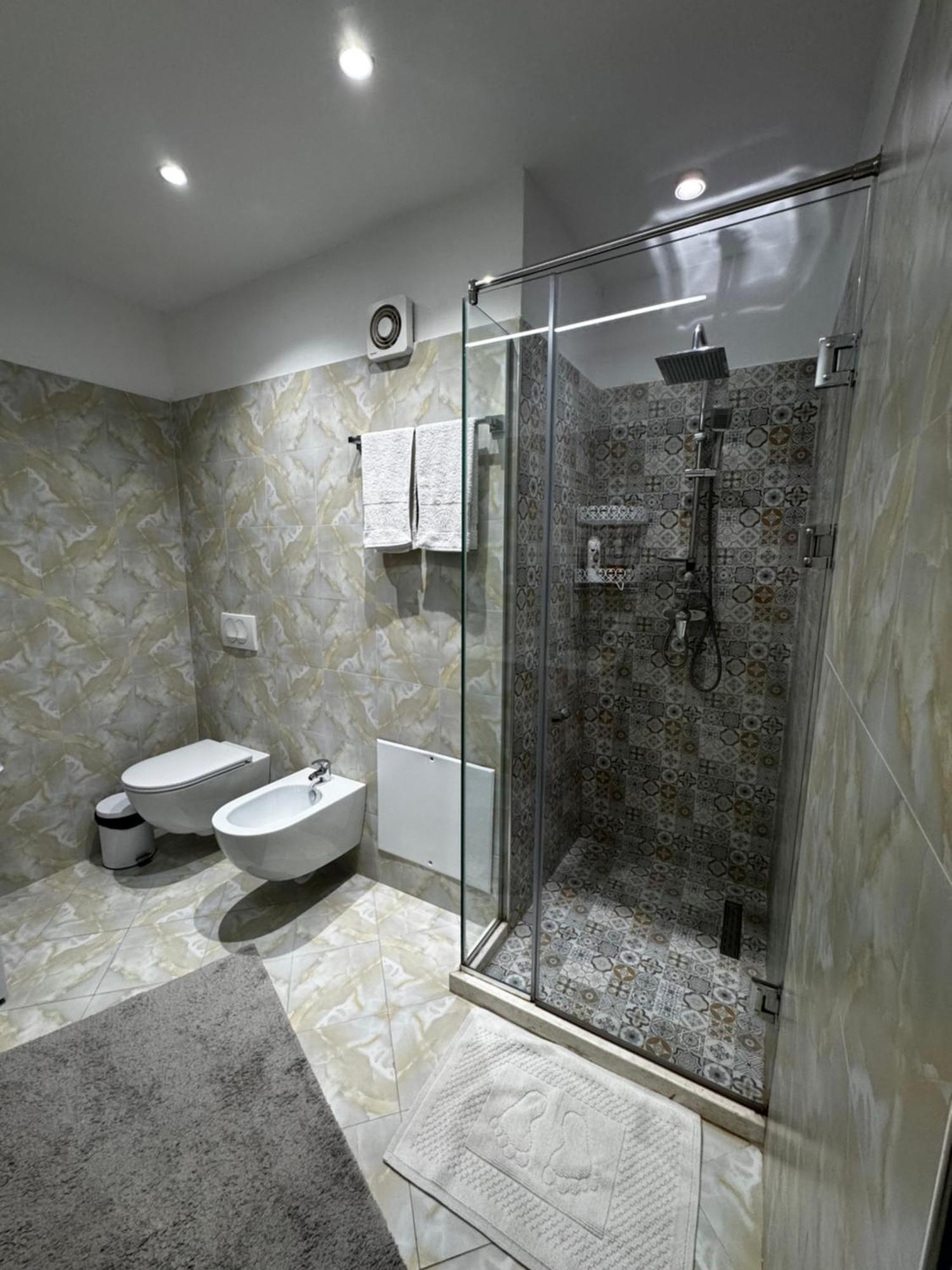 Sky & Sea View Luxury Apartments Durrës Esterno foto