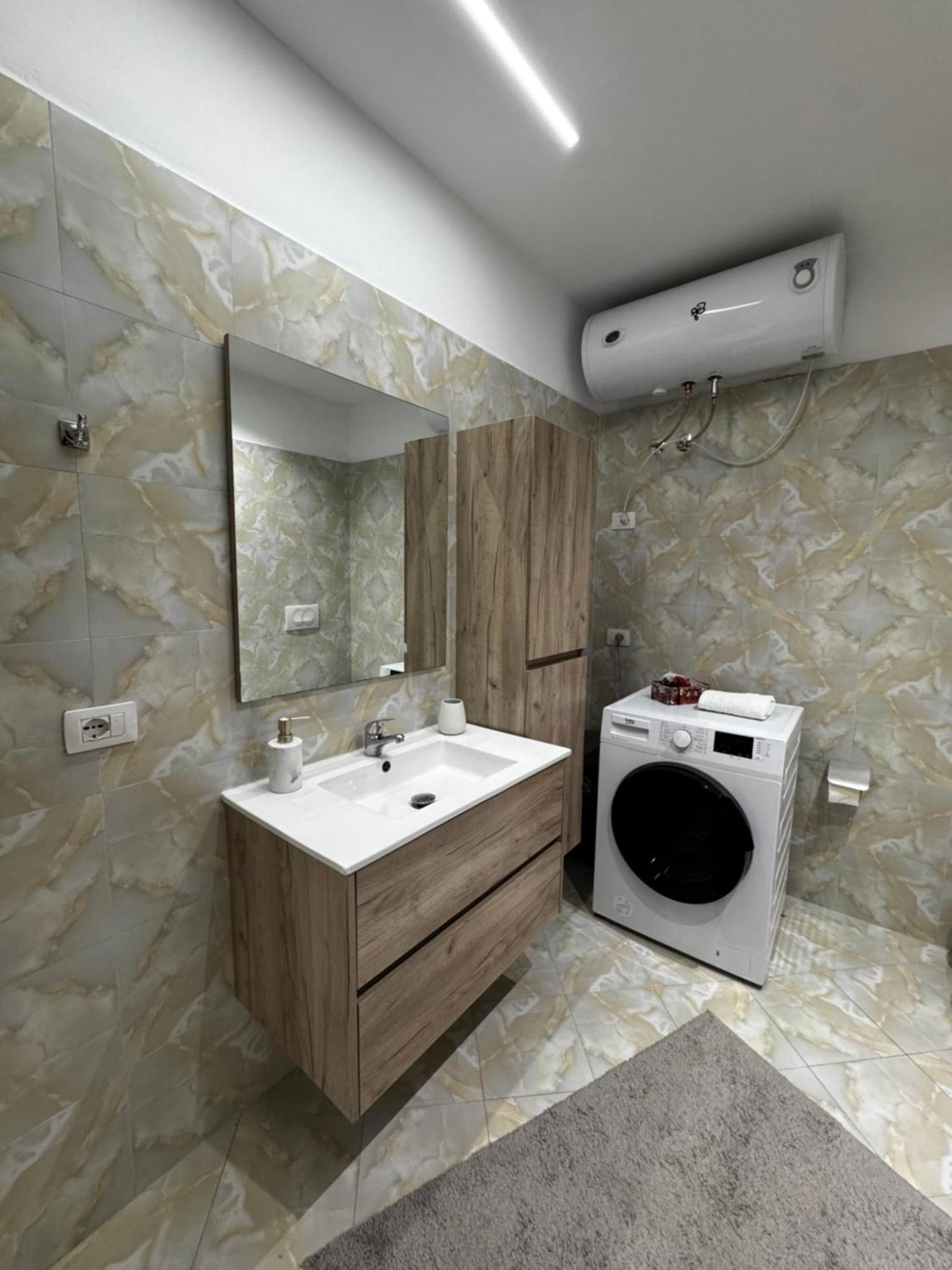 Sky & Sea View Luxury Apartments Durrës Esterno foto